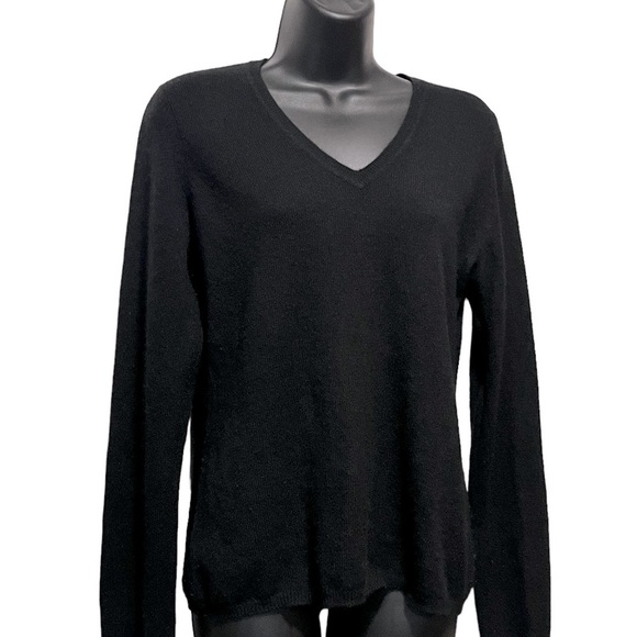 Cashmere Charter Club Luxury Black V Neck Pullover Sweater Womens size Medium - Picture 3 of 11